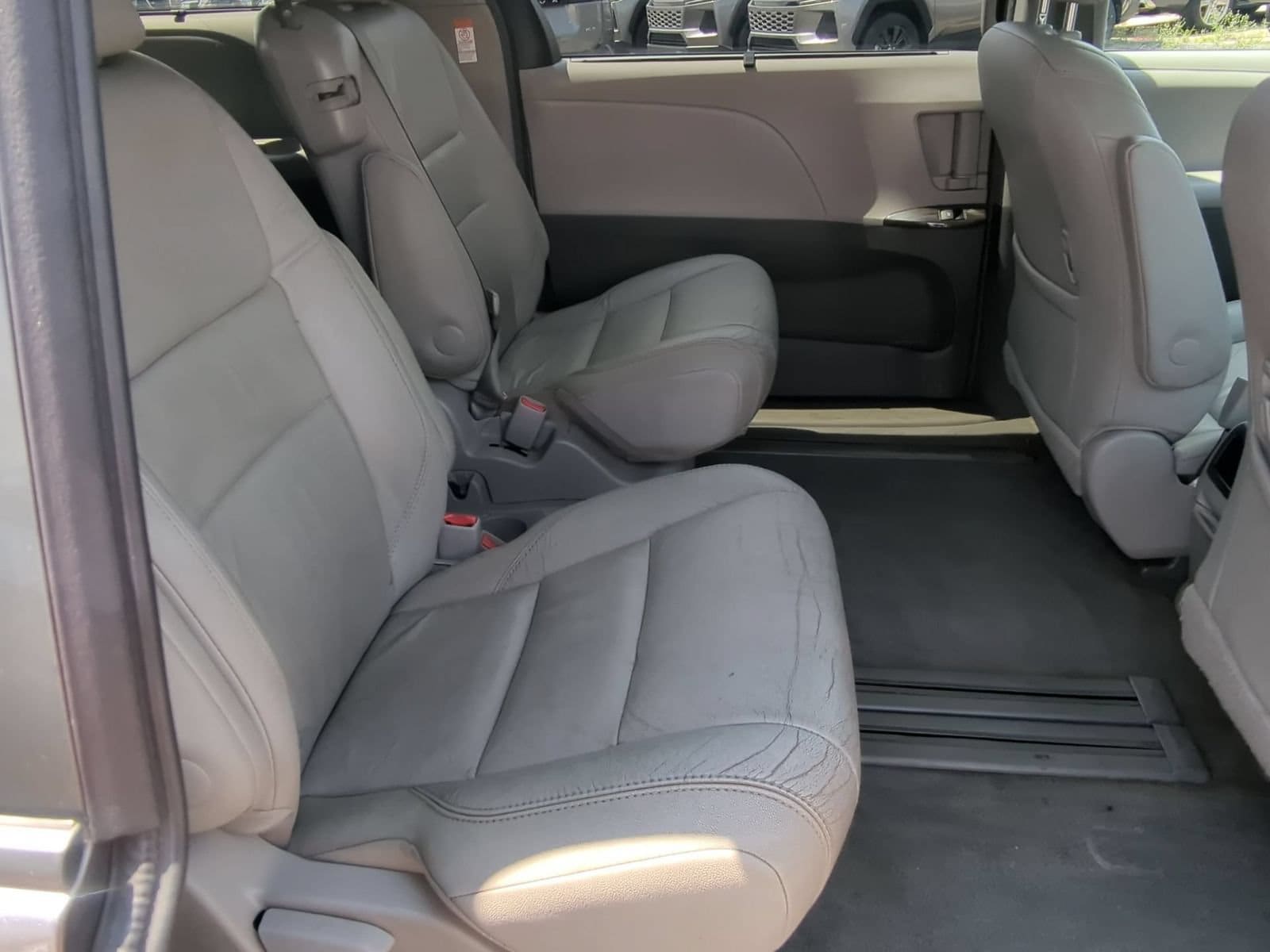 Thumbnail: 2016 Toyota Sienna - 20