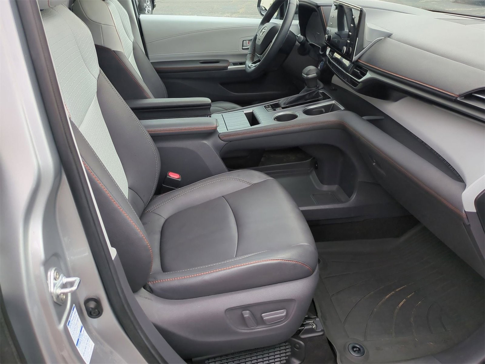 Thumbnail: 2021 Toyota Sienna - 20