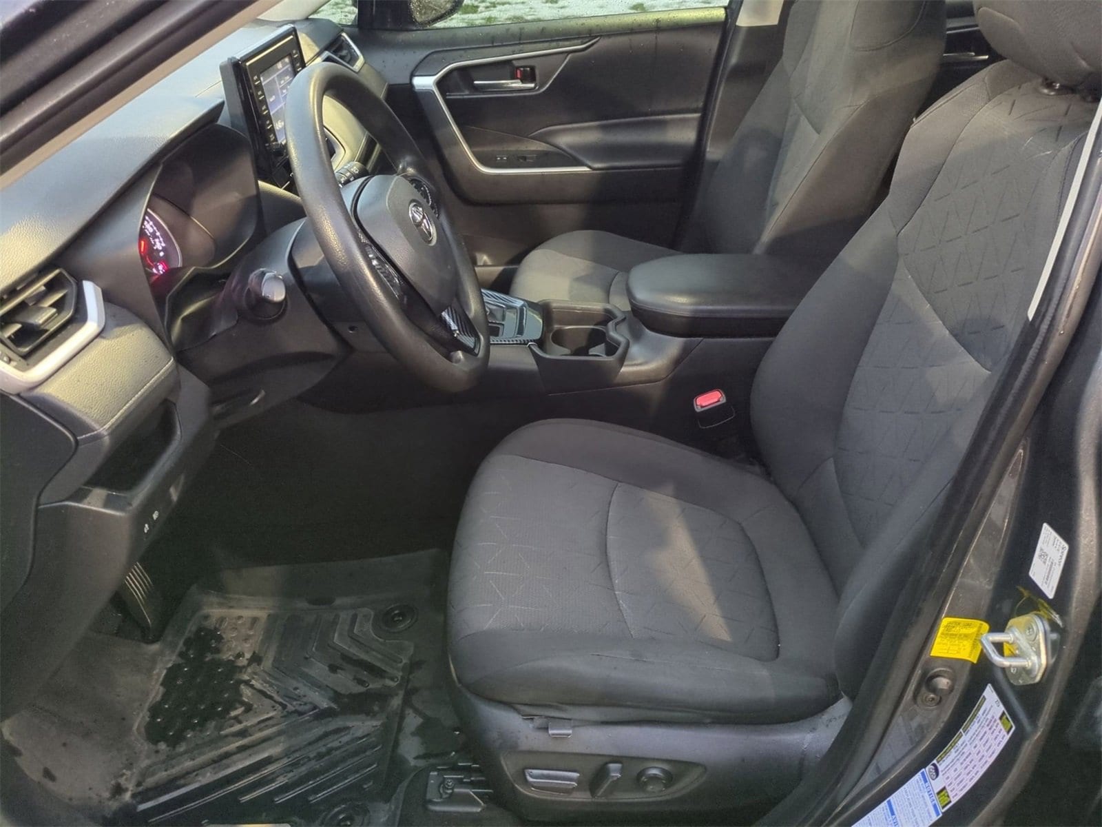 Thumbnail: 2021 Toyota RAV4 - 16