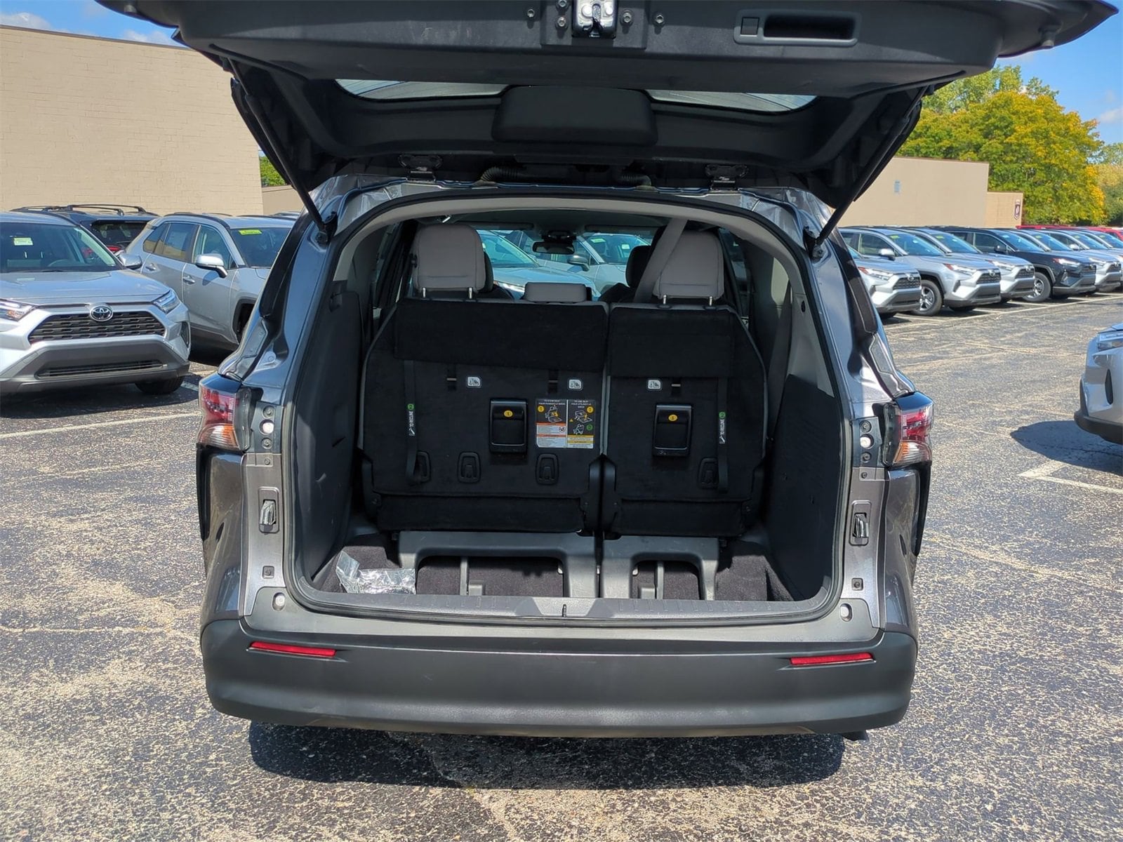 Thumbnail: 2023 Toyota Sienna - 33