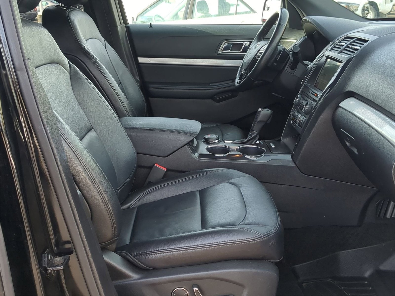 Thumbnail: 2017 Ford Explorer - 28