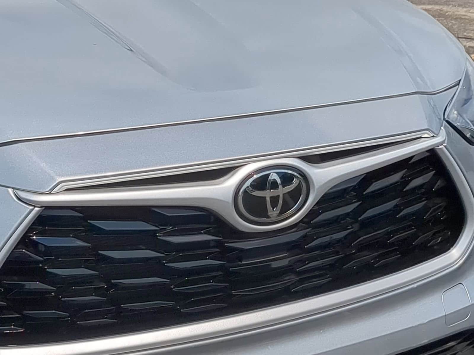 Thumbnail: 2023 Toyota Highlander - 12