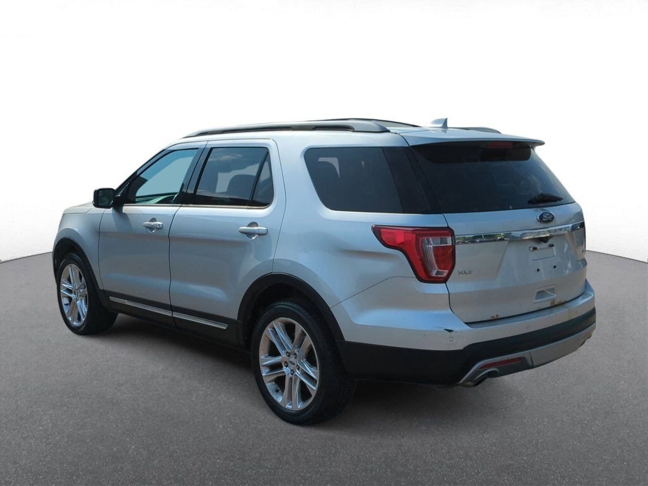 Thumbnail: 2016 Ford Explorer - 6