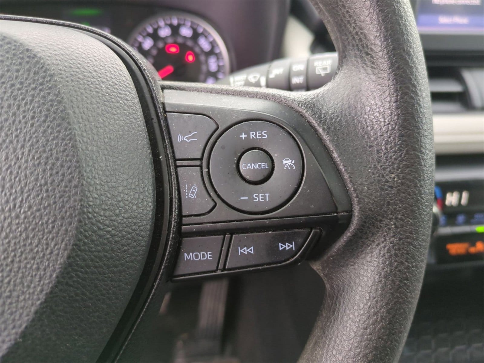 Thumbnail: 2019 Toyota RAV4 - 25