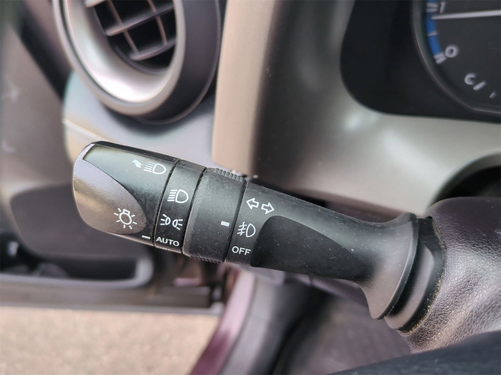 Thumbnail: 2018 Toyota RAV4 - 26