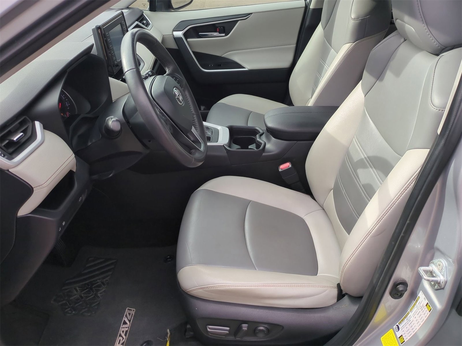 Thumbnail: 2020 Toyota RAV4 - 16