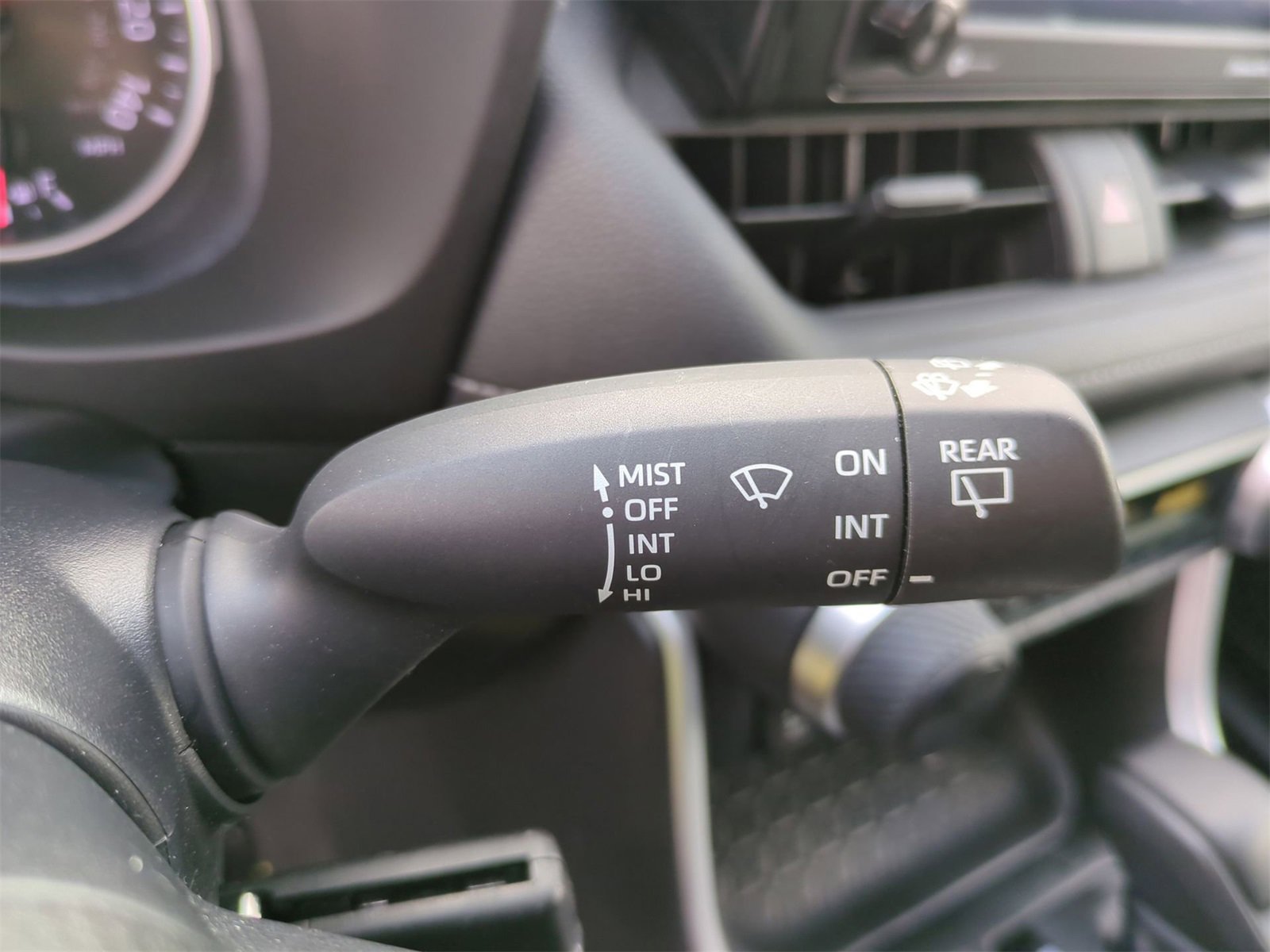 Thumbnail: 2022 Toyota RAV4 - 23