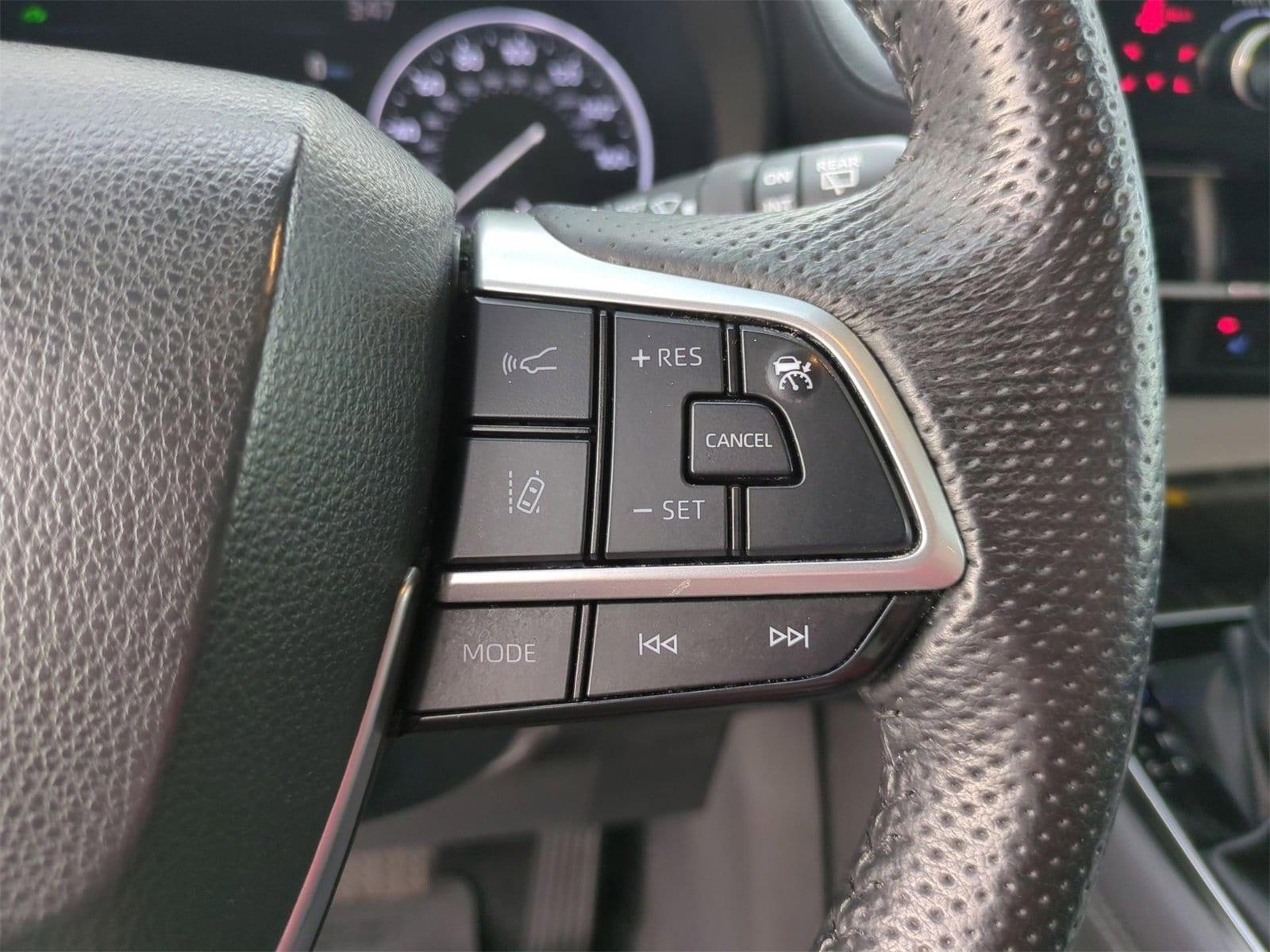 Thumbnail: 2024 Toyota Sienna - 24