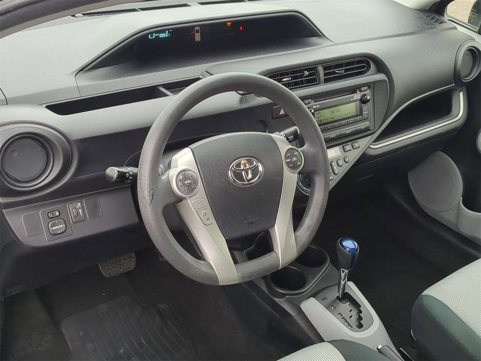 Thumbnail: 2014 Toyota Prius c - 10