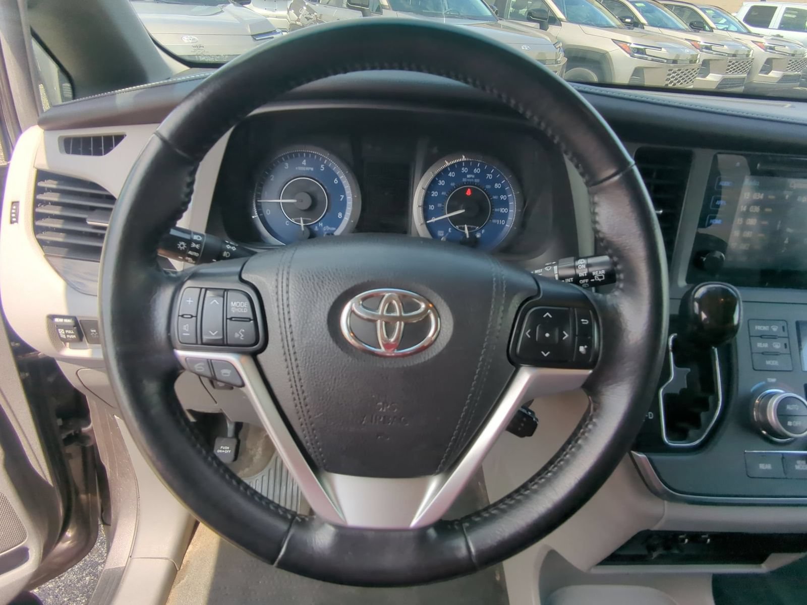 Thumbnail: 2016 Toyota Sienna - 22