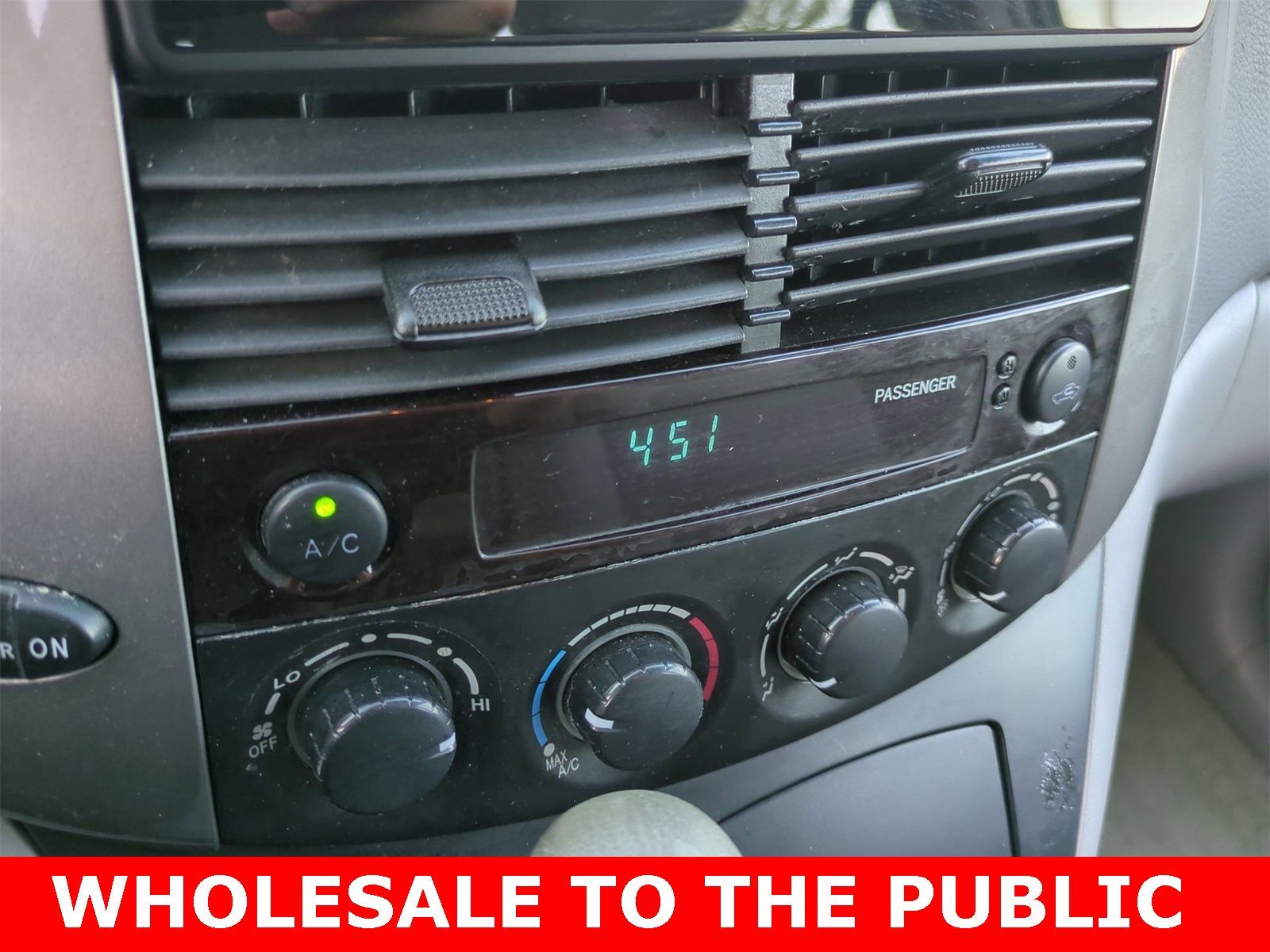 Thumbnail: 2010 Toyota Sienna - 28