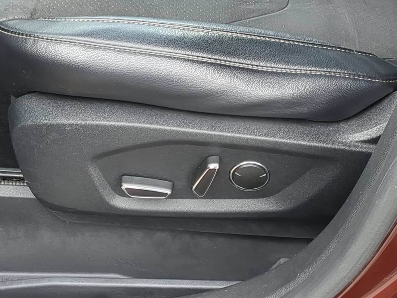 Thumbnail: 2015 Ford Edge - 17
