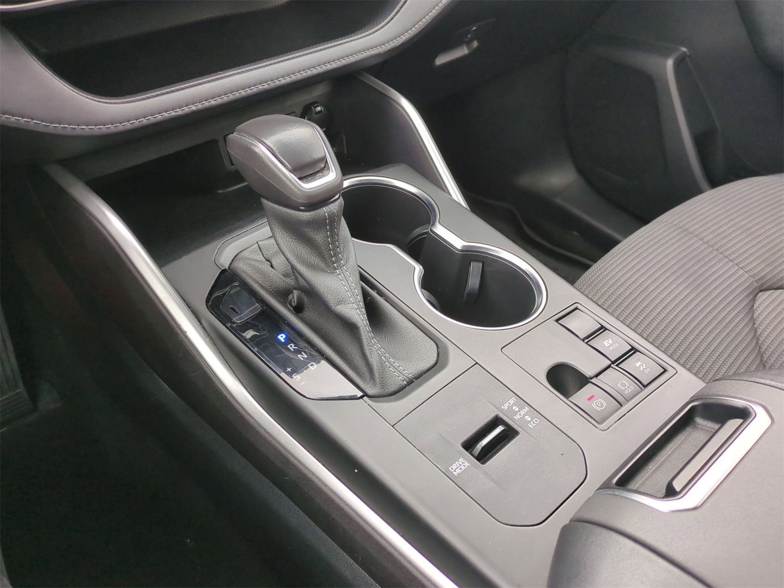 Thumbnail: 2023 Toyota Highlander - 32