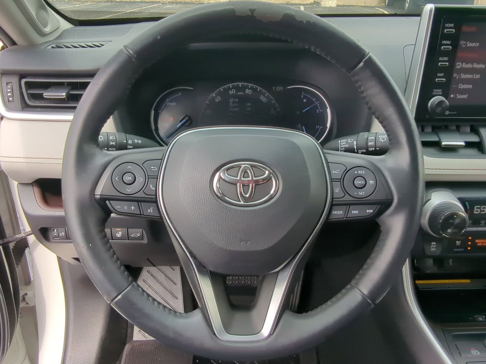 Thumbnail: 2020 Toyota RAV4 - 22