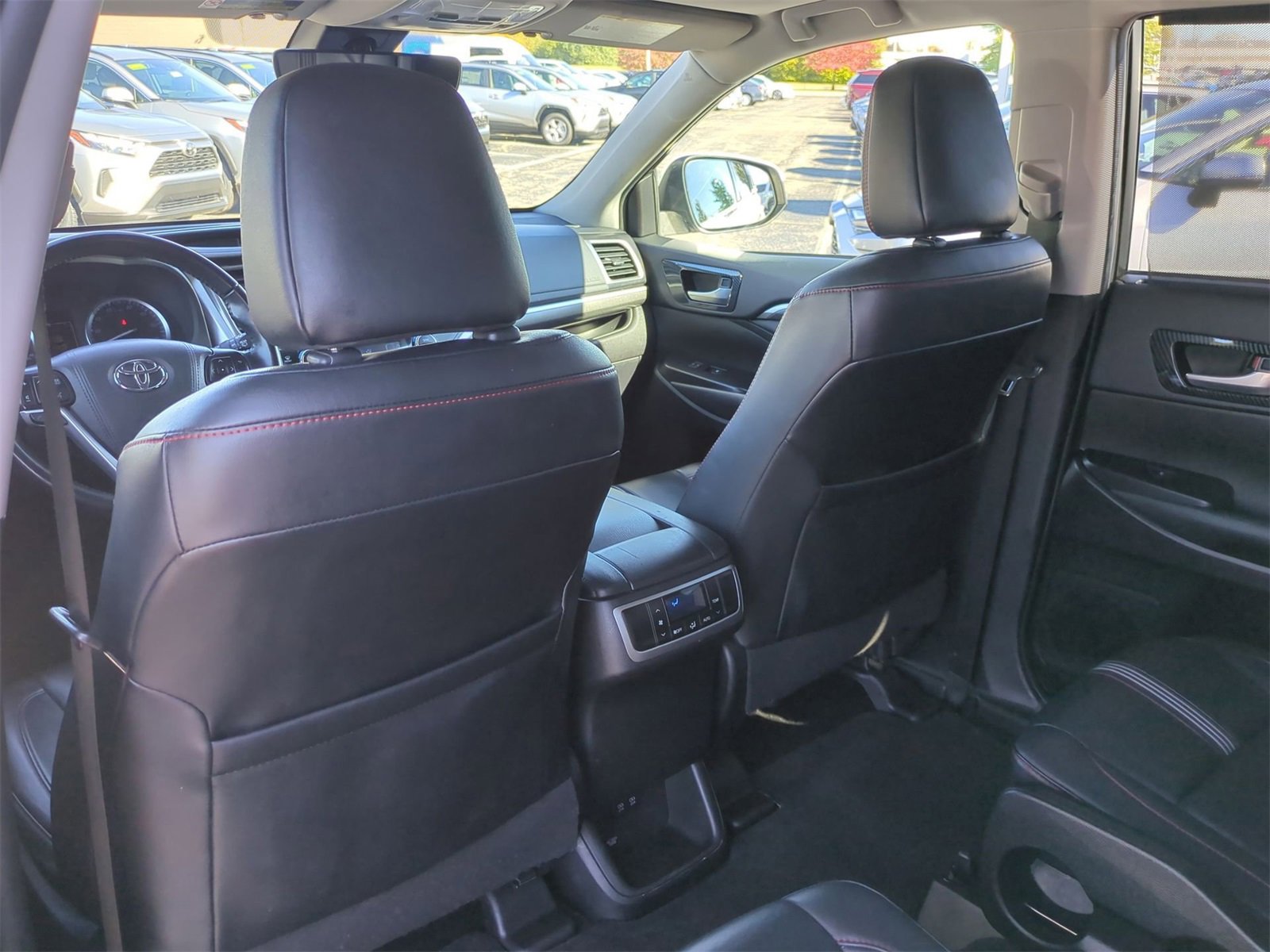 Thumbnail: 2019 Toyota Highlander - 18