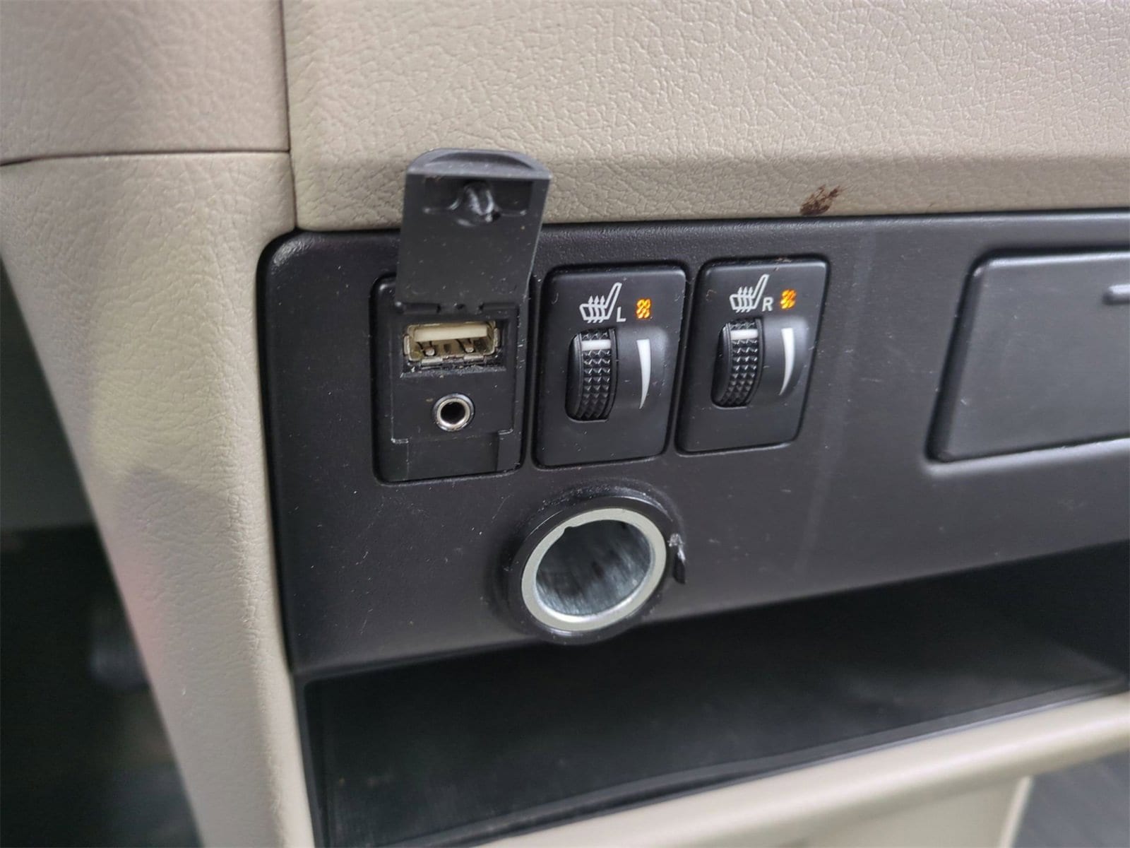 Thumbnail: 2015 Toyota Sienna - 31