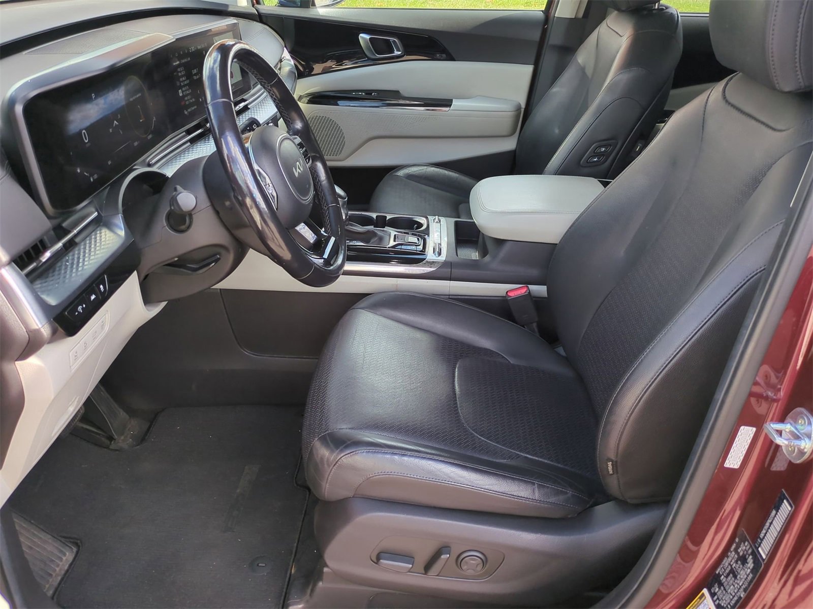 Thumbnail: 2023 Kia Carnival - 16