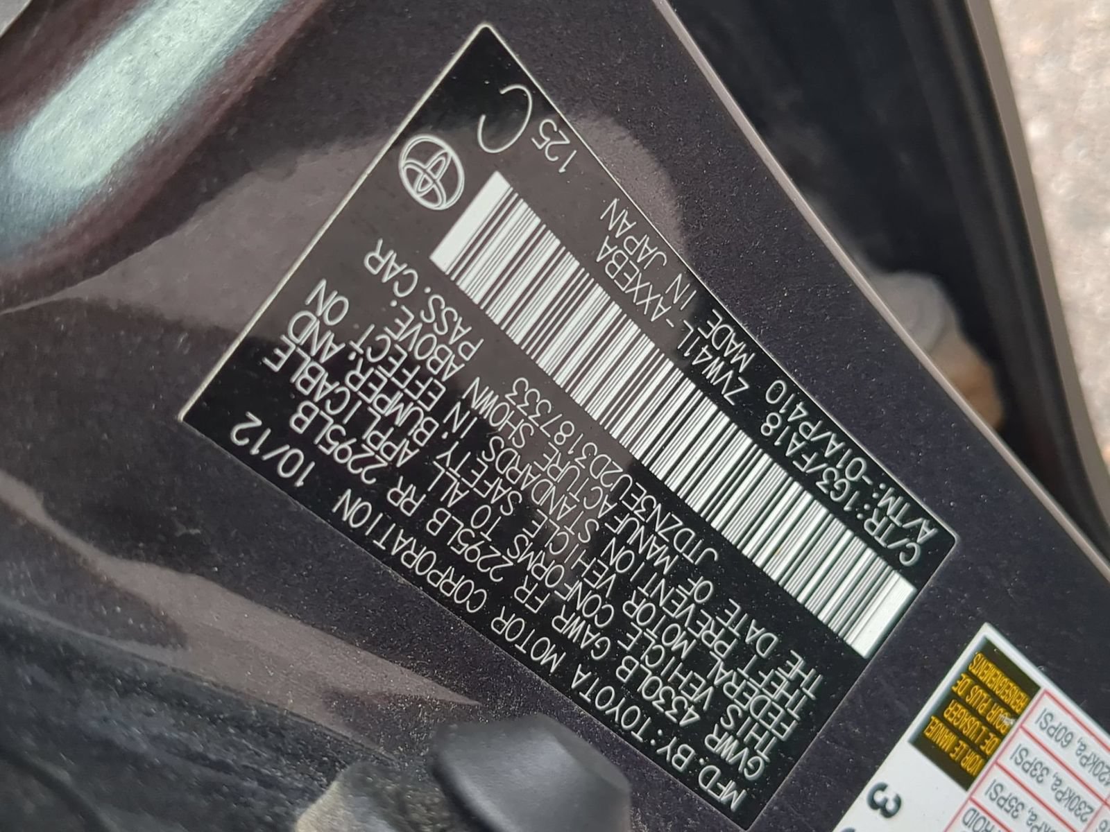 Thumbnail: 2013 Toyota Prius v - 32