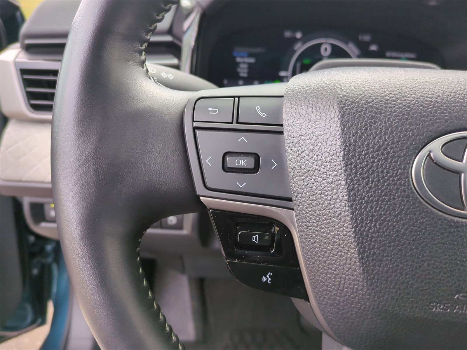 Thumbnail: 2025 Toyota Camry - 23