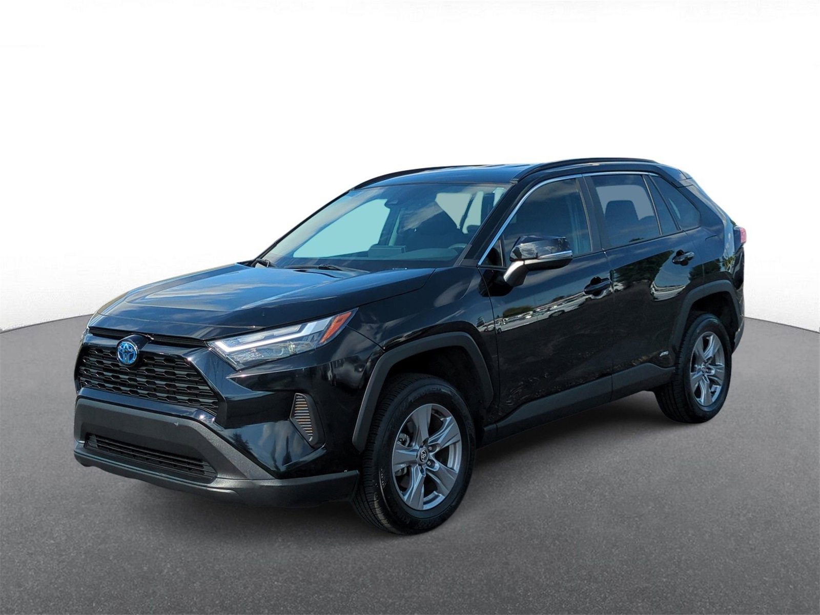 2024 Toyota RAV4 Hybrid XLE photo 4