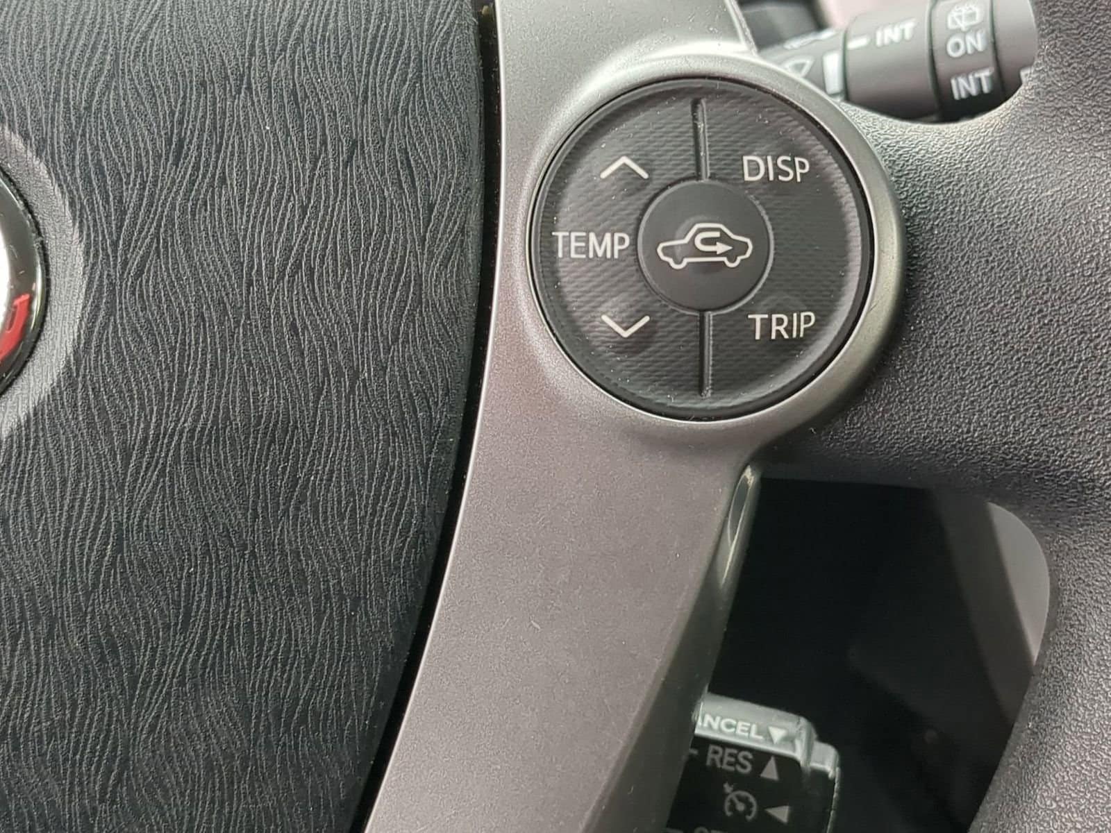 Thumbnail: 2017 Toyota Prius v - 24