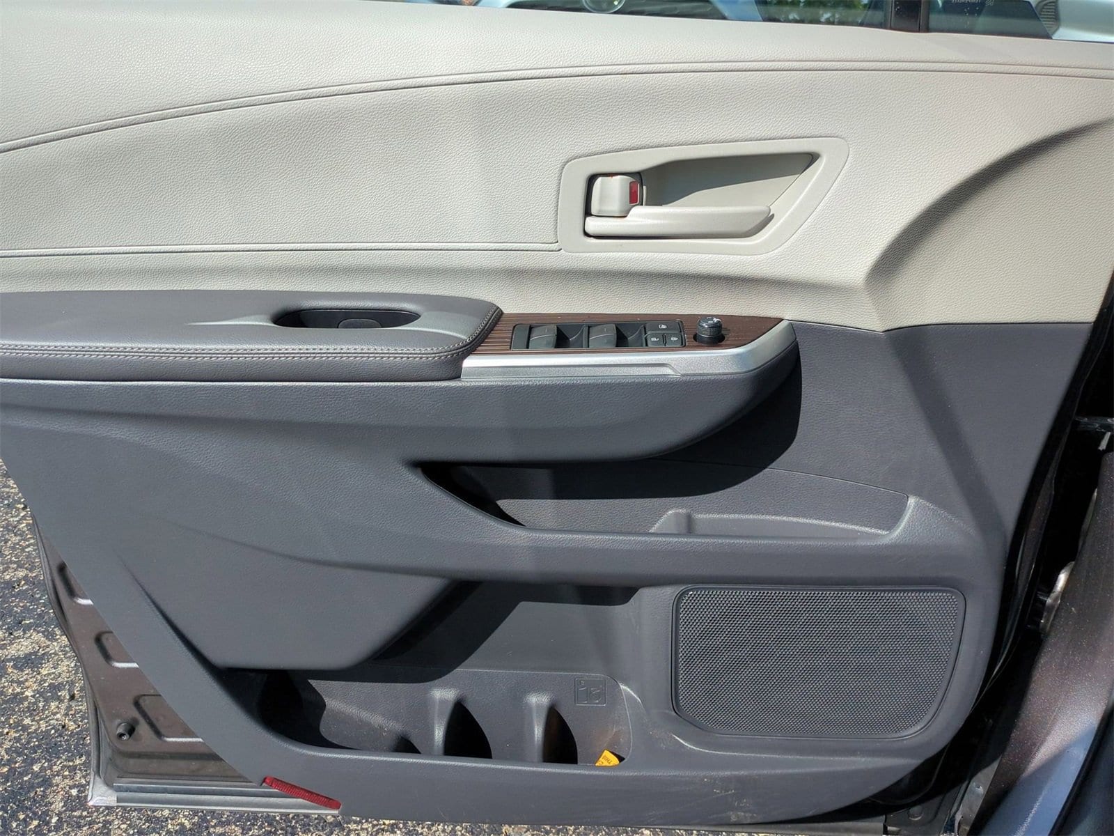 Thumbnail: 2023 Toyota Sienna - 29