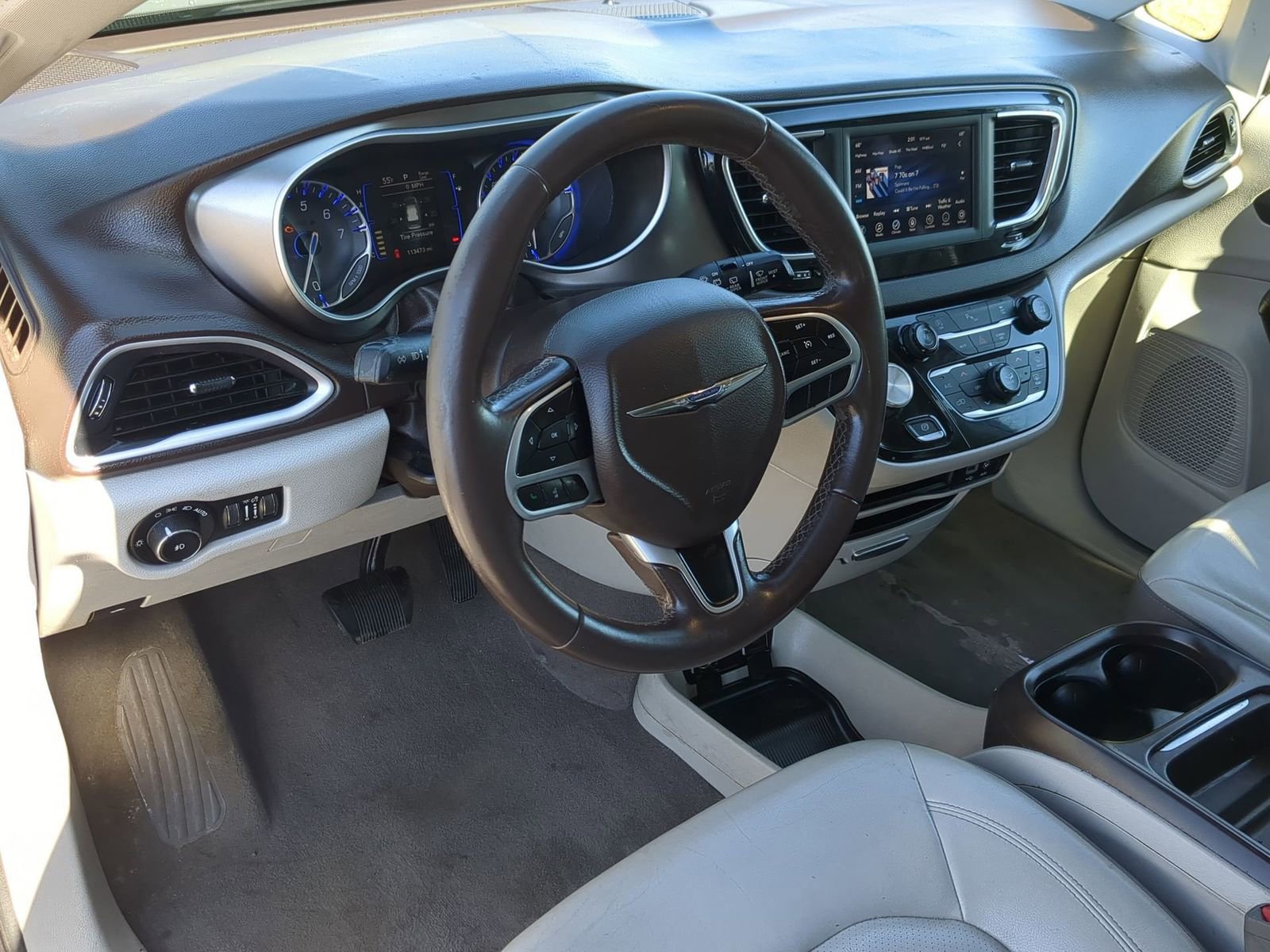 Thumbnail: 2018 Chrysler Pacifica - 10