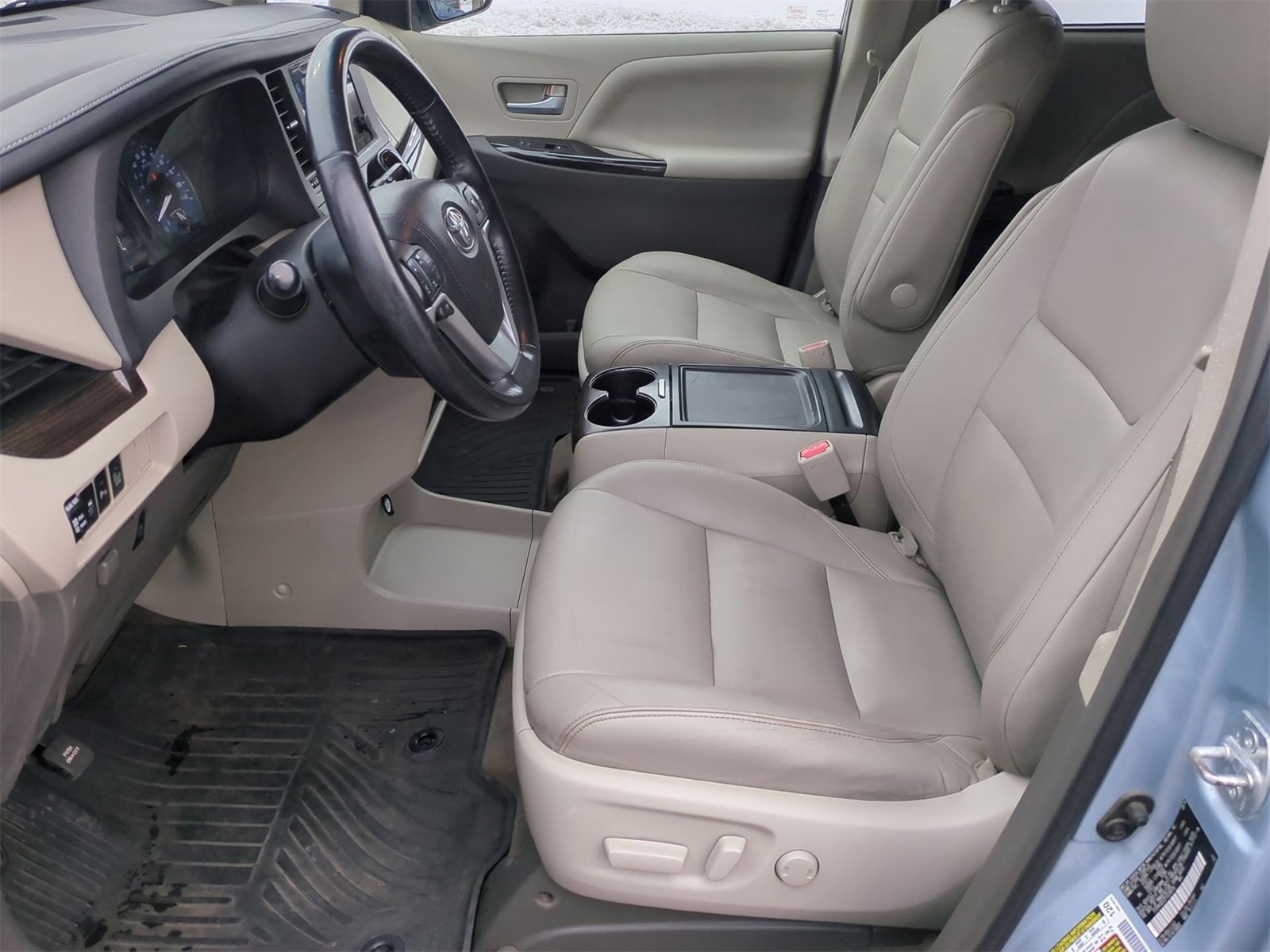 Thumbnail: 2015 Toyota Sienna - 15