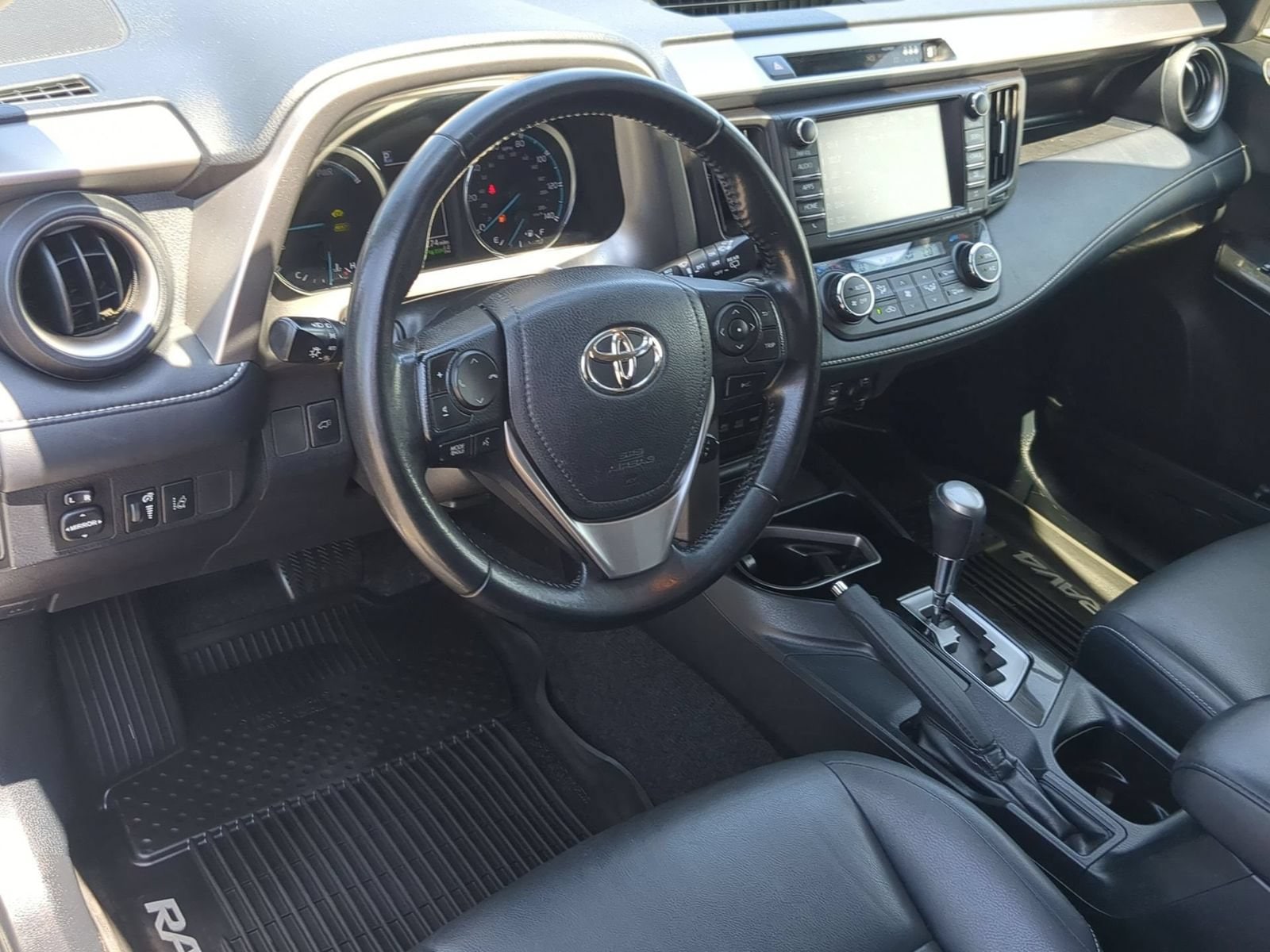 Thumbnail: 2017 Toyota RAV4 - 10