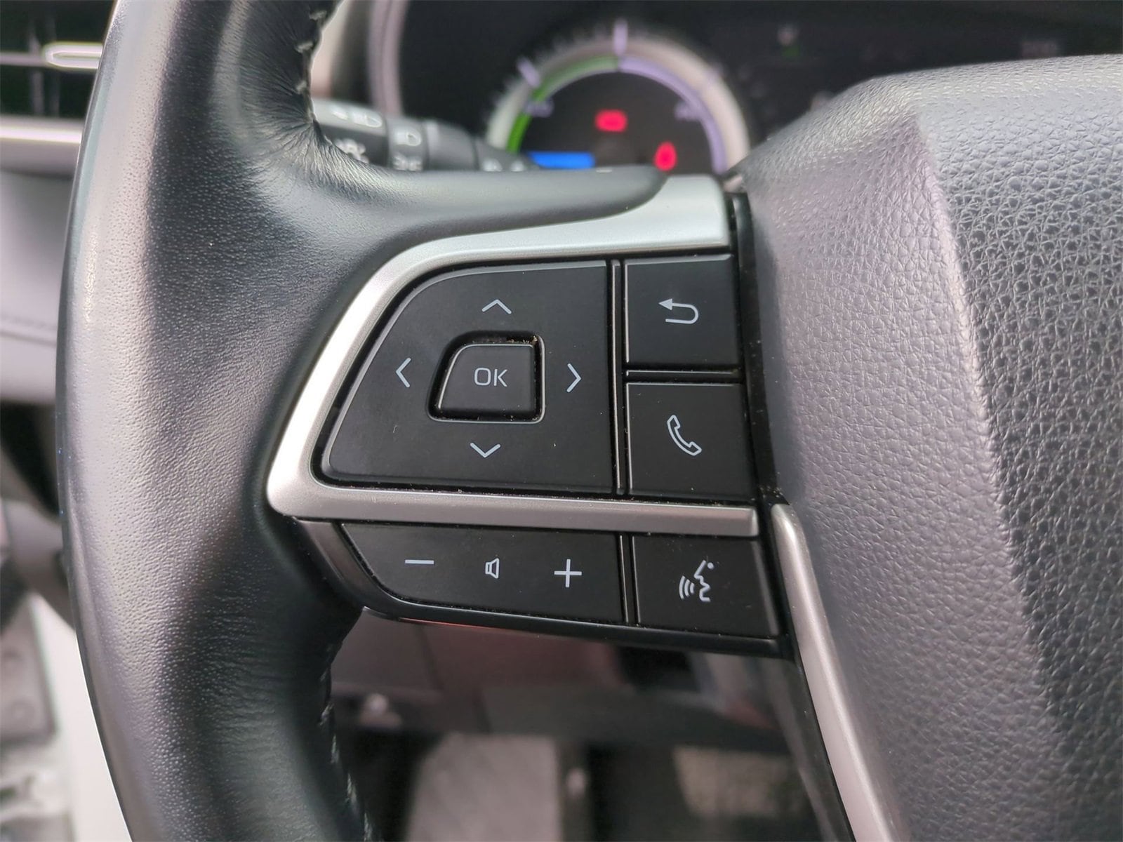 Thumbnail: 2023 Toyota Highlander - 23