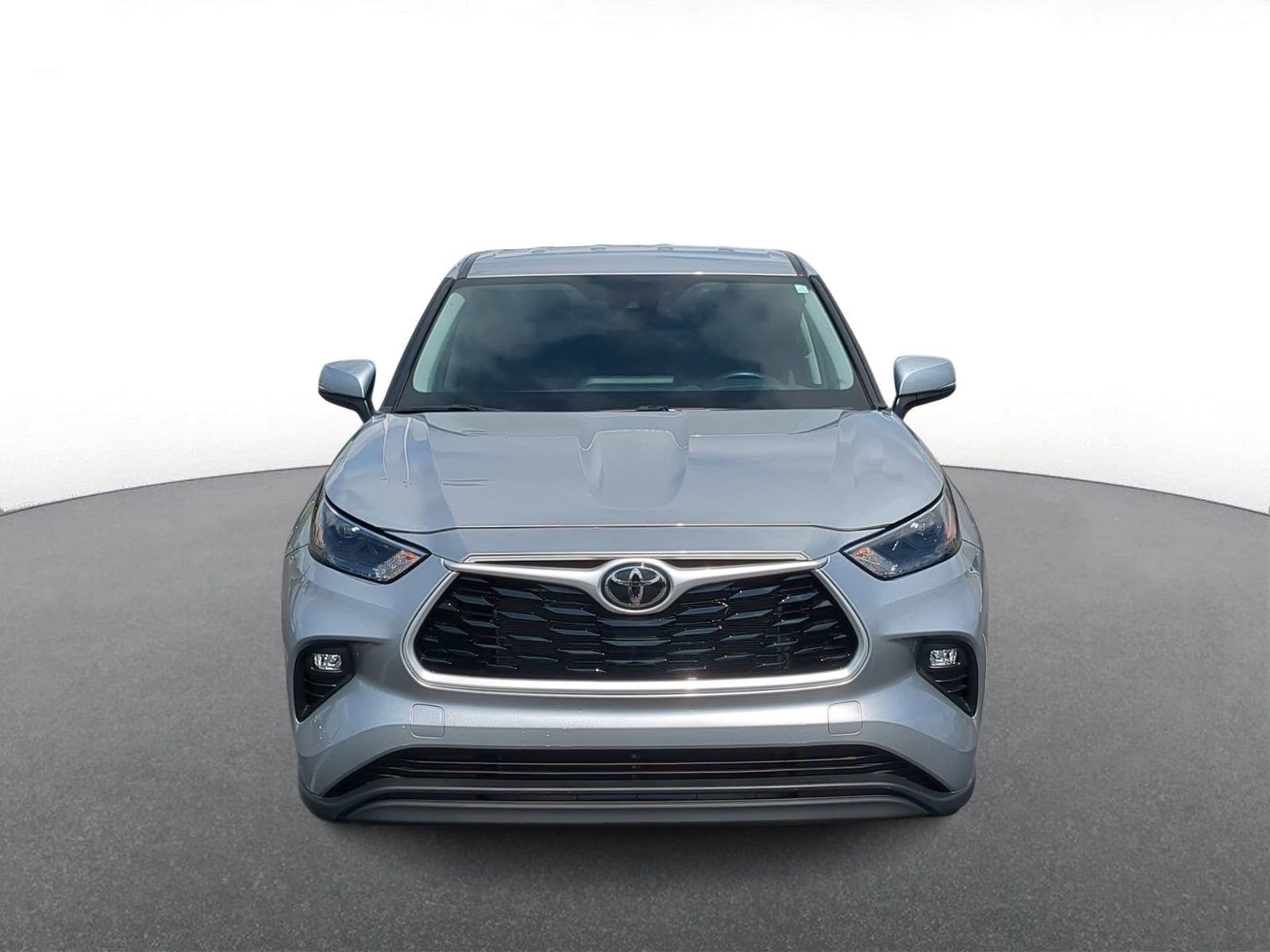 Thumbnail: 2023 Toyota Highlander - 3