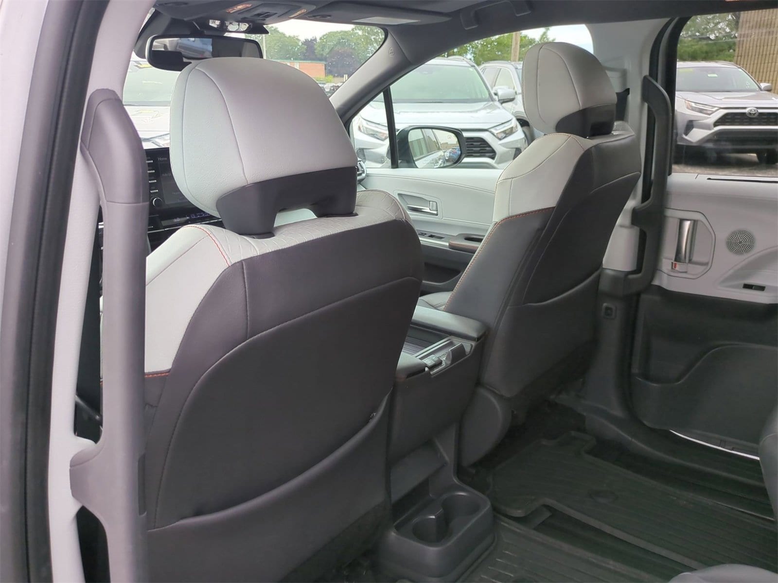 Thumbnail: 2021 Toyota Sienna - 17