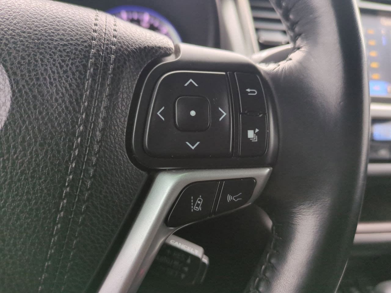 Thumbnail: 2017 Toyota Highlander - 25