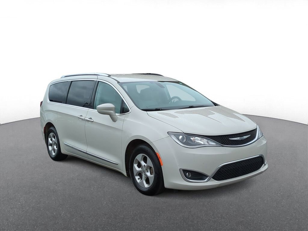 Thumbnail: 2017 Chrysler Pacifica - 2