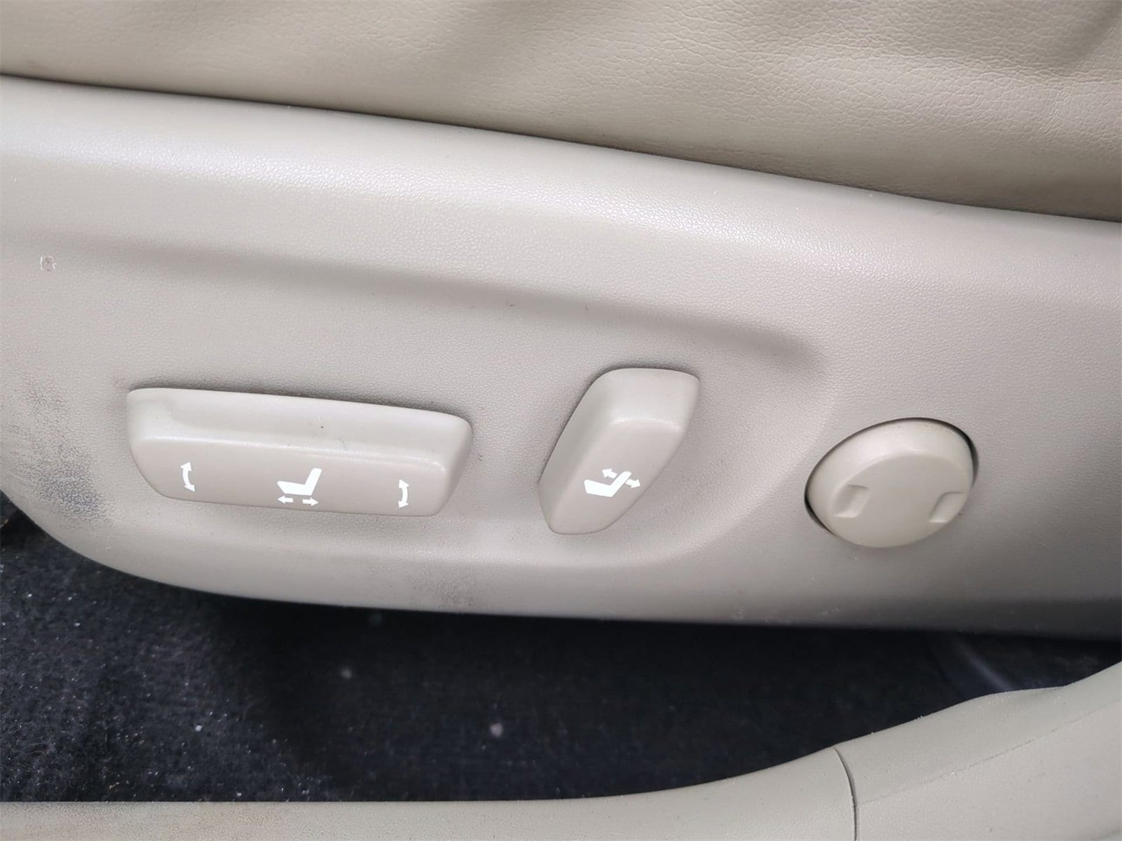 Thumbnail: 2012 Toyota Prius - 17