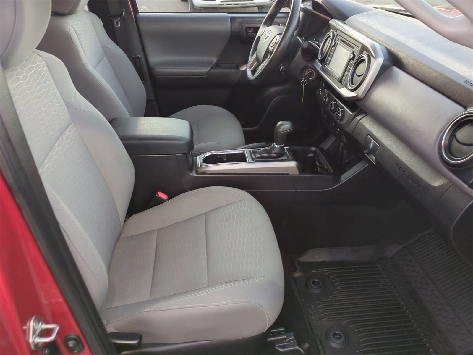 Thumbnail: 2018 Toyota Tacoma - 21