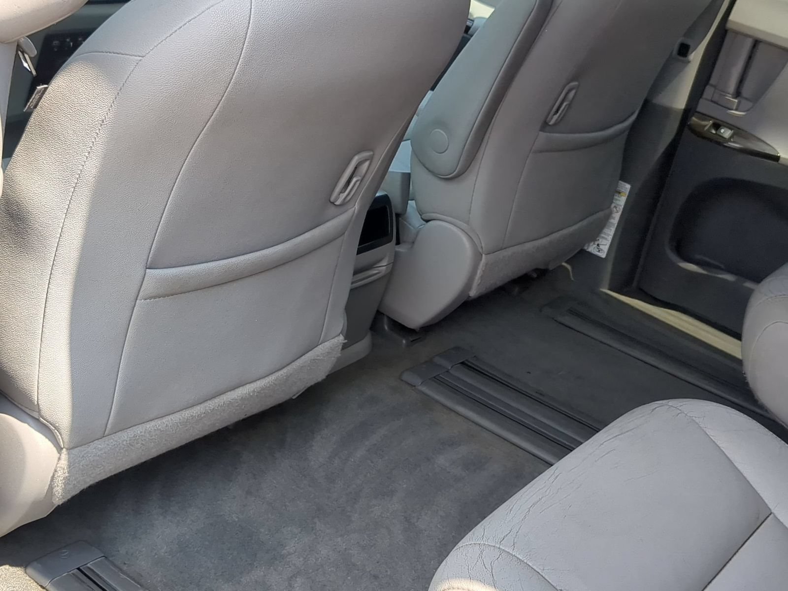 Thumbnail: 2016 Toyota Sienna - 18