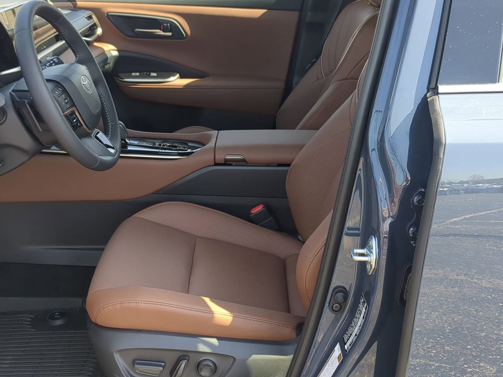 2026 Toyota Crown Signia Limited - Photo 16
