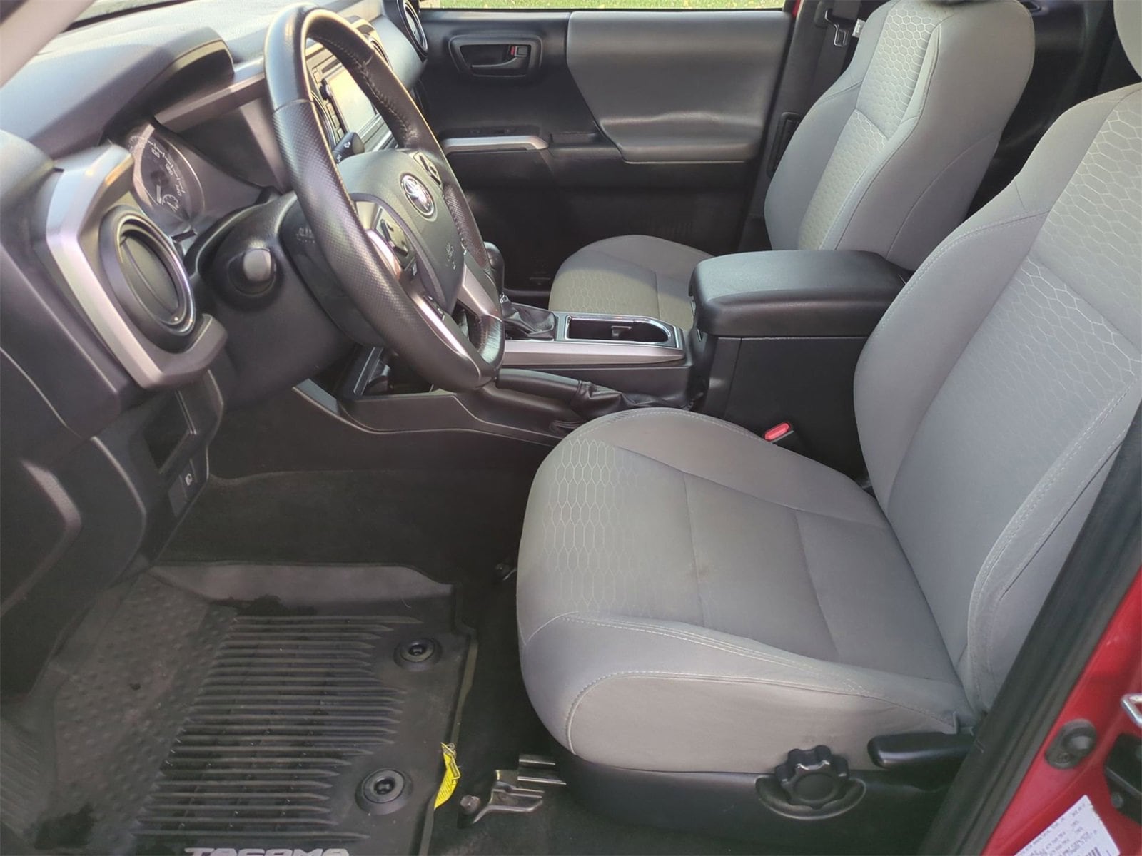 Thumbnail: 2018 Toyota Tacoma - 16