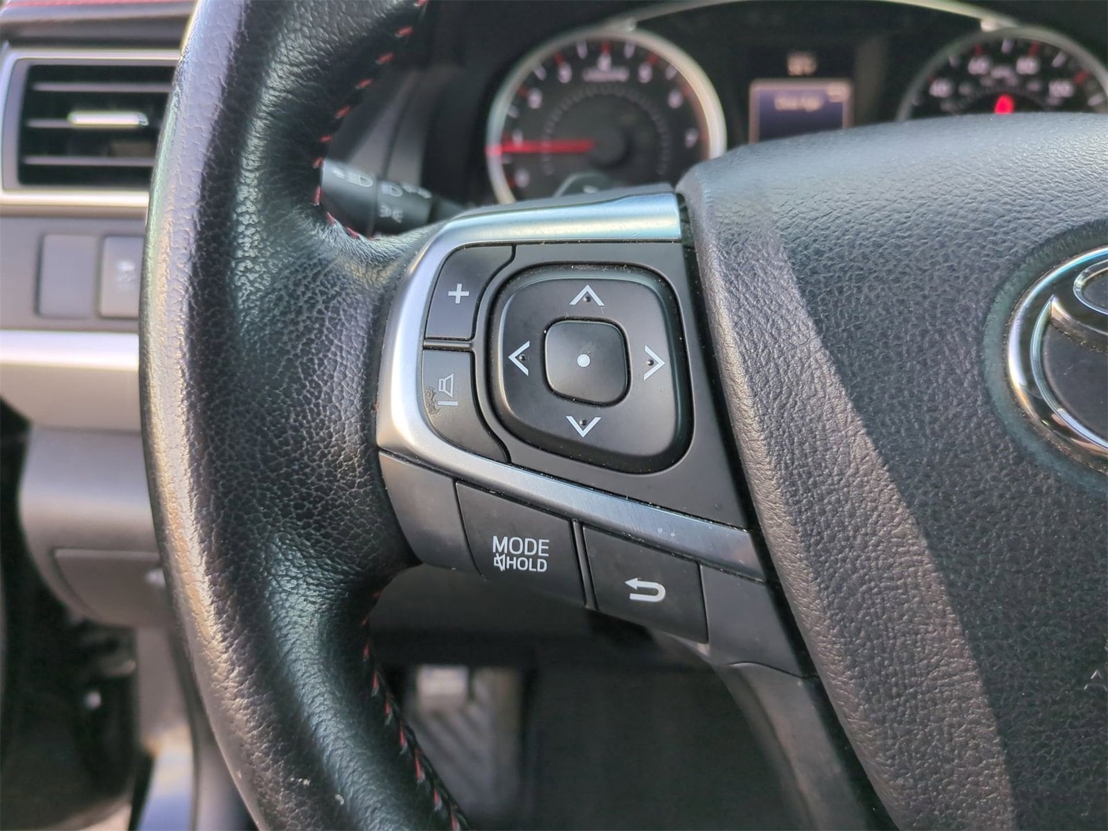 Thumbnail: 2016 Toyota Camry - 24