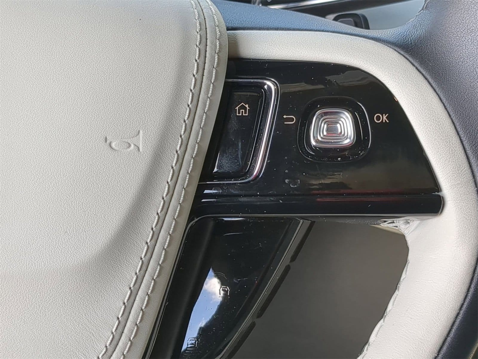 Thumbnail: 2025 Lincoln Aviator - 26