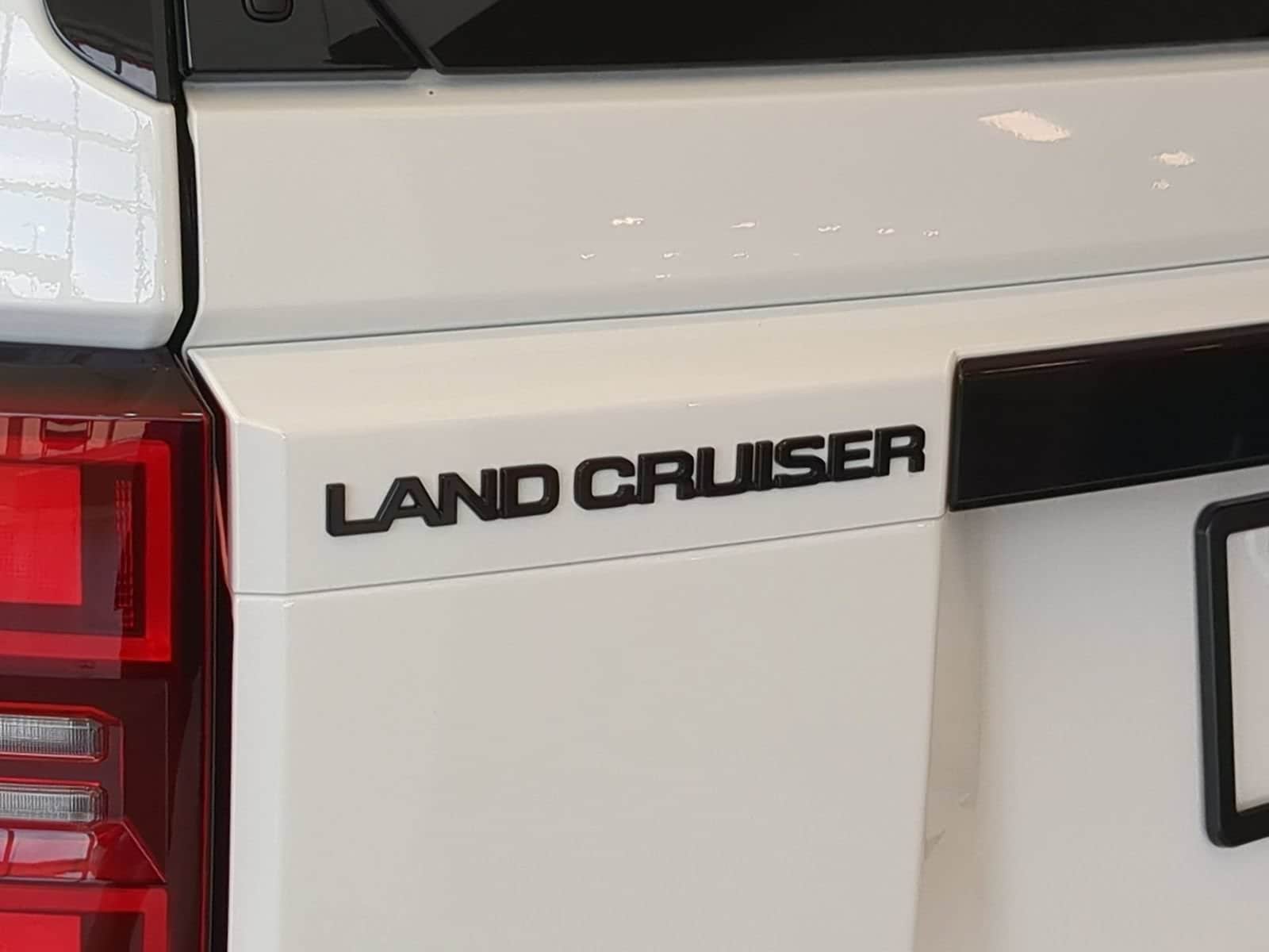 2027 Toyota Land Cruiser Base - Photo 13