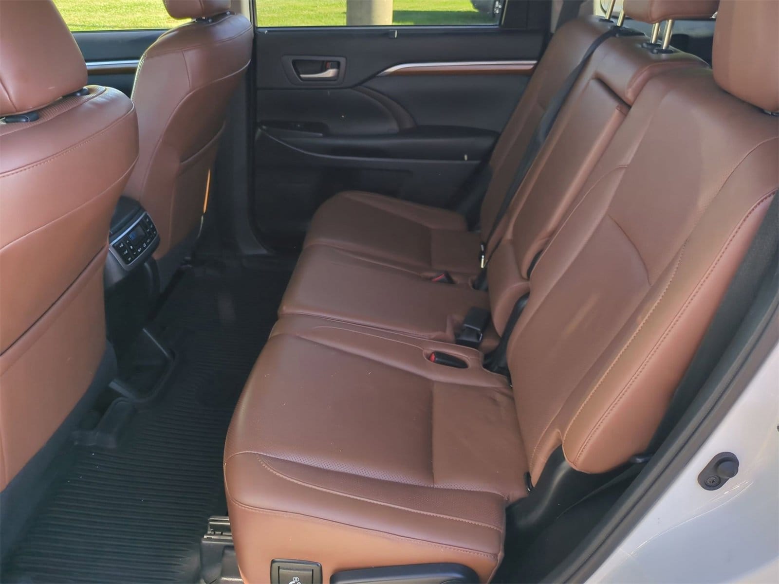 Thumbnail: 2019 Toyota Highlander - 20