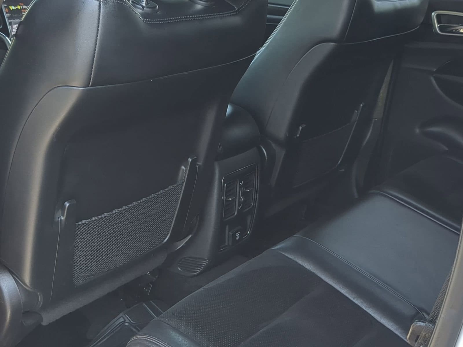 Thumbnail: 2018 Jeep Grand Cherokee - 17