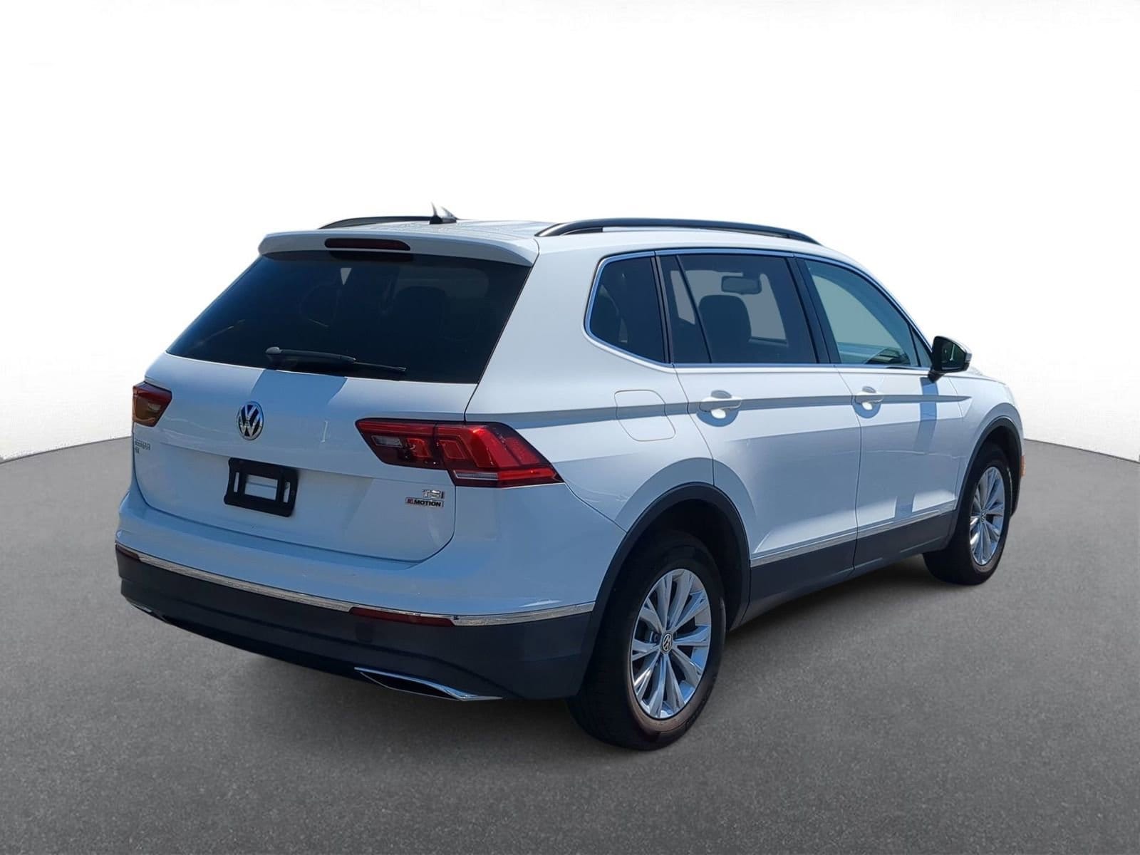 Thumbnail: 2018 Volkswagen Tiguan - 8