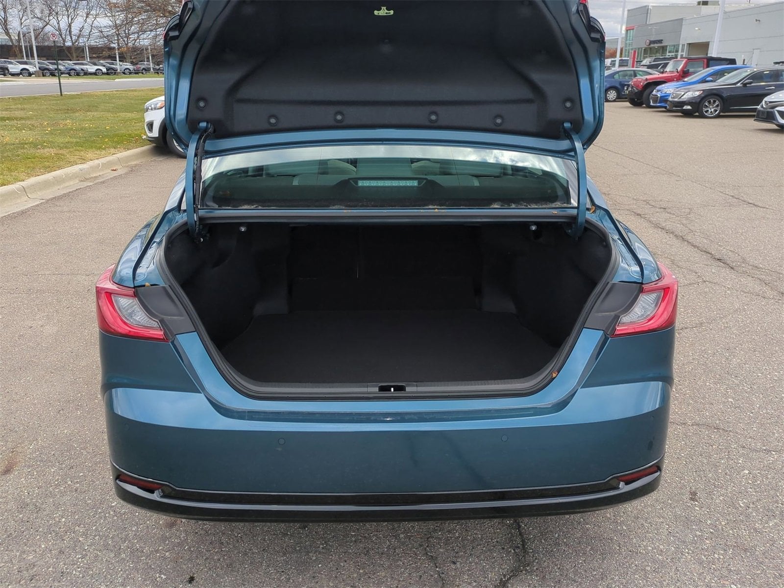 Thumbnail: 2025 Toyota Camry - 34