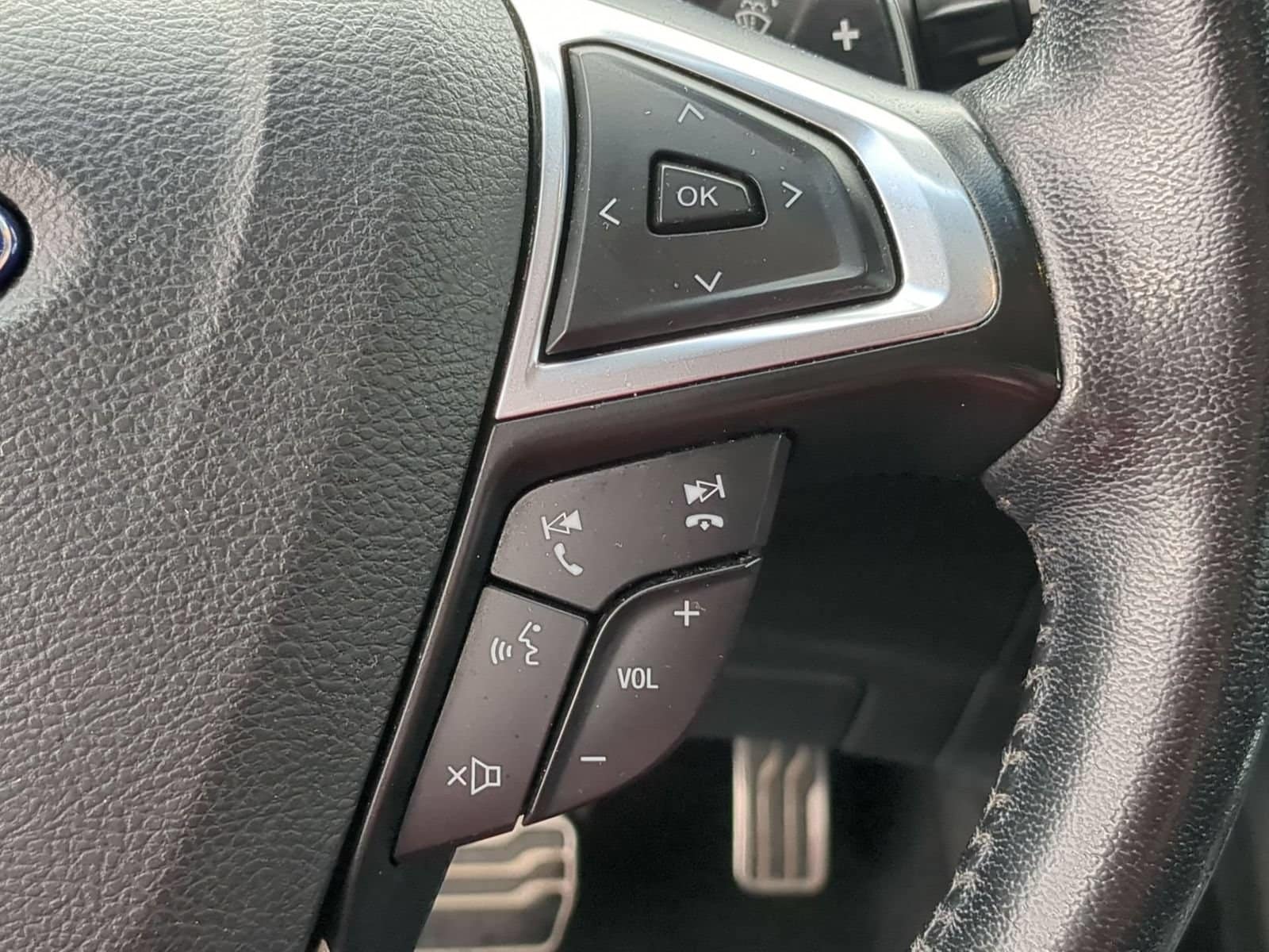Thumbnail: 2015 Ford Edge - 24