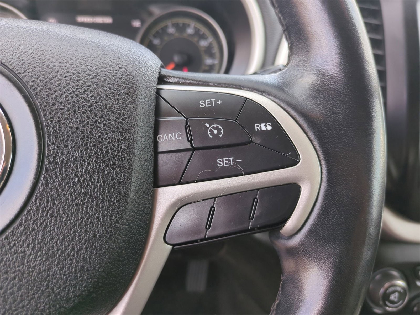 Thumbnail: 2015 Jeep Cherokee - 24