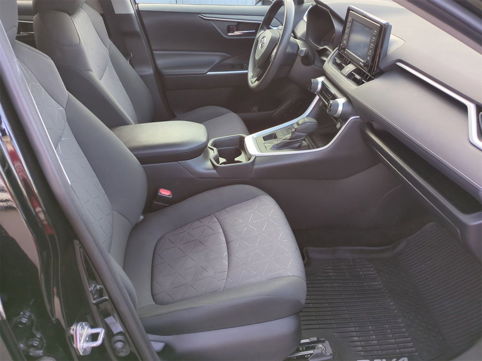 Thumbnail: 2020 Toyota RAV4 - 22