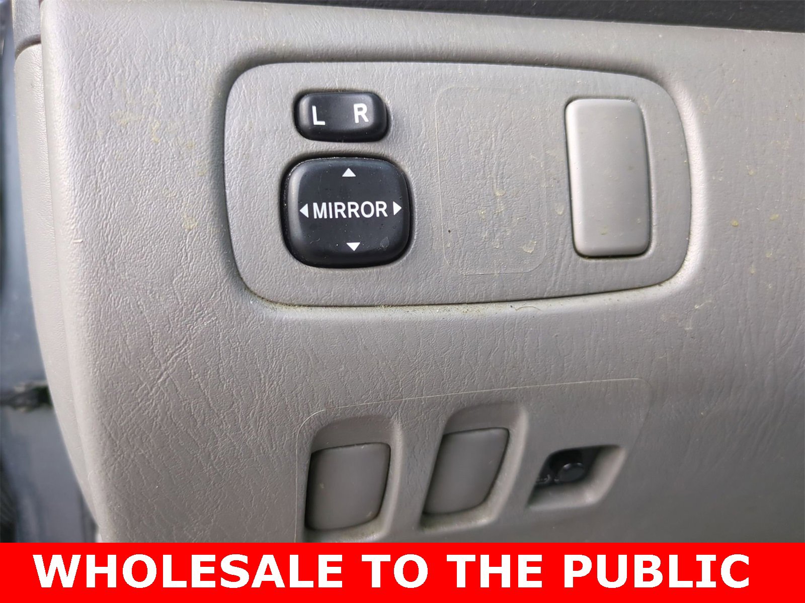 Thumbnail: 2010 Toyota Sienna - 27